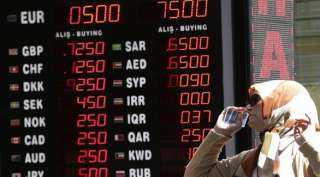 الليرة التركية تواصل الخسائر بعد عودة التراجع أمام الدولار