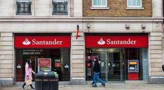 مصرف إسباني في بريطانيا يوزع بالخطأ 130 مليون دولار في عيد الميلاد