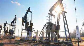 انخفاض أسعار النفط بعد إعلان بايدن خفض الضرائب على الوقود