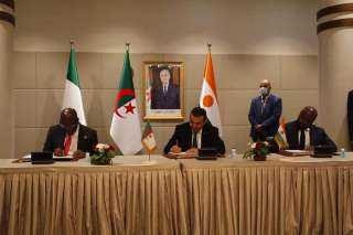 الجزائر توقع مع النيجر ونيجيريا اتفاقا لإنجاز أنبوب الغاز العابر للصحراء